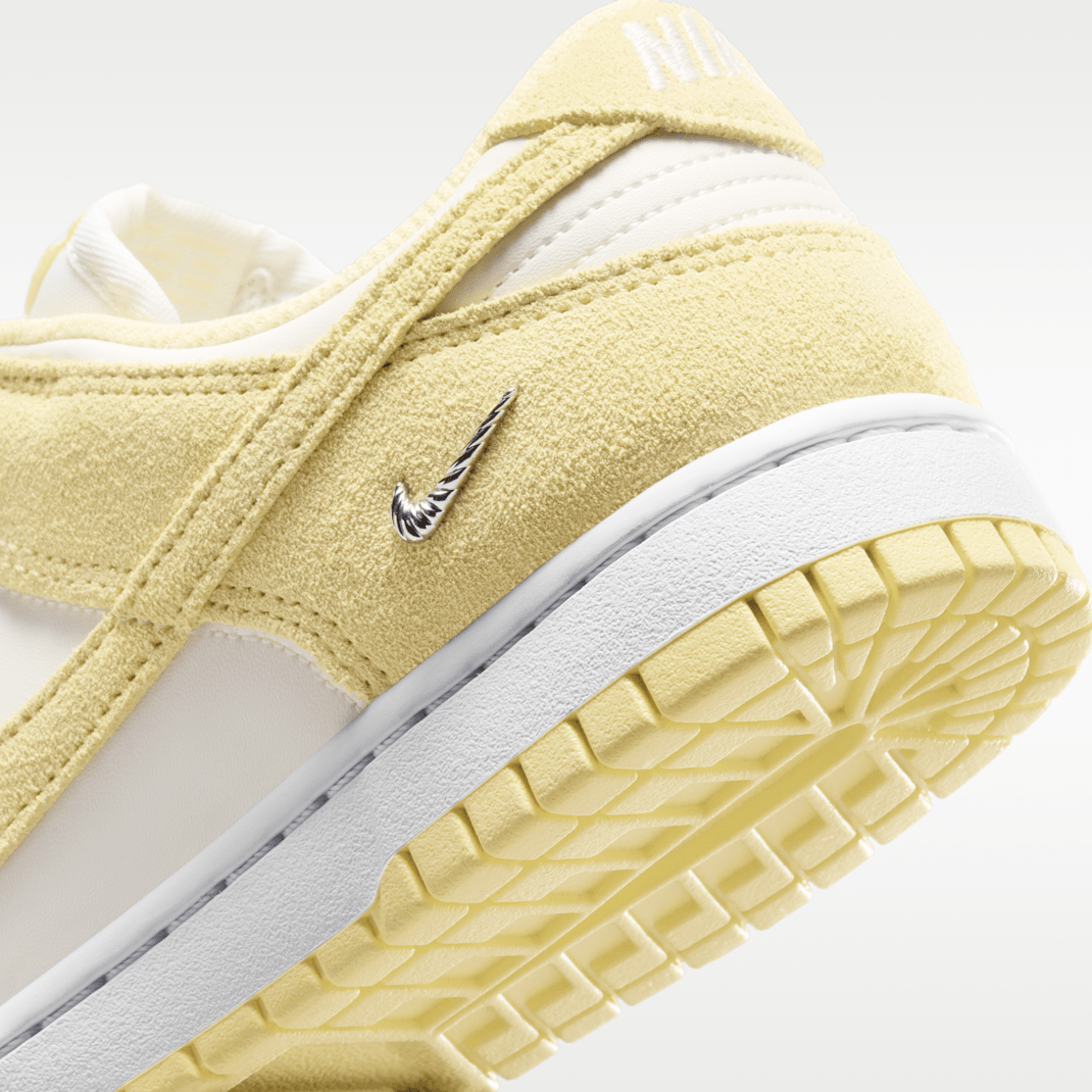 Sail/White/Metallic Silver/Soft Yellow