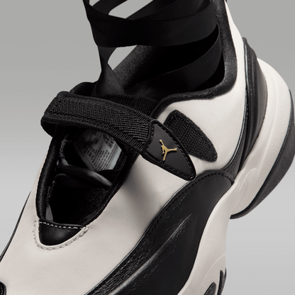 Black/Chalk/Flat Gold Star
