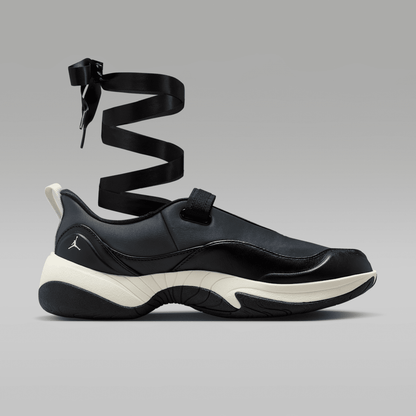 Black/Sail