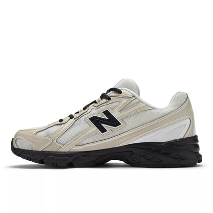 Timberwolf With White
