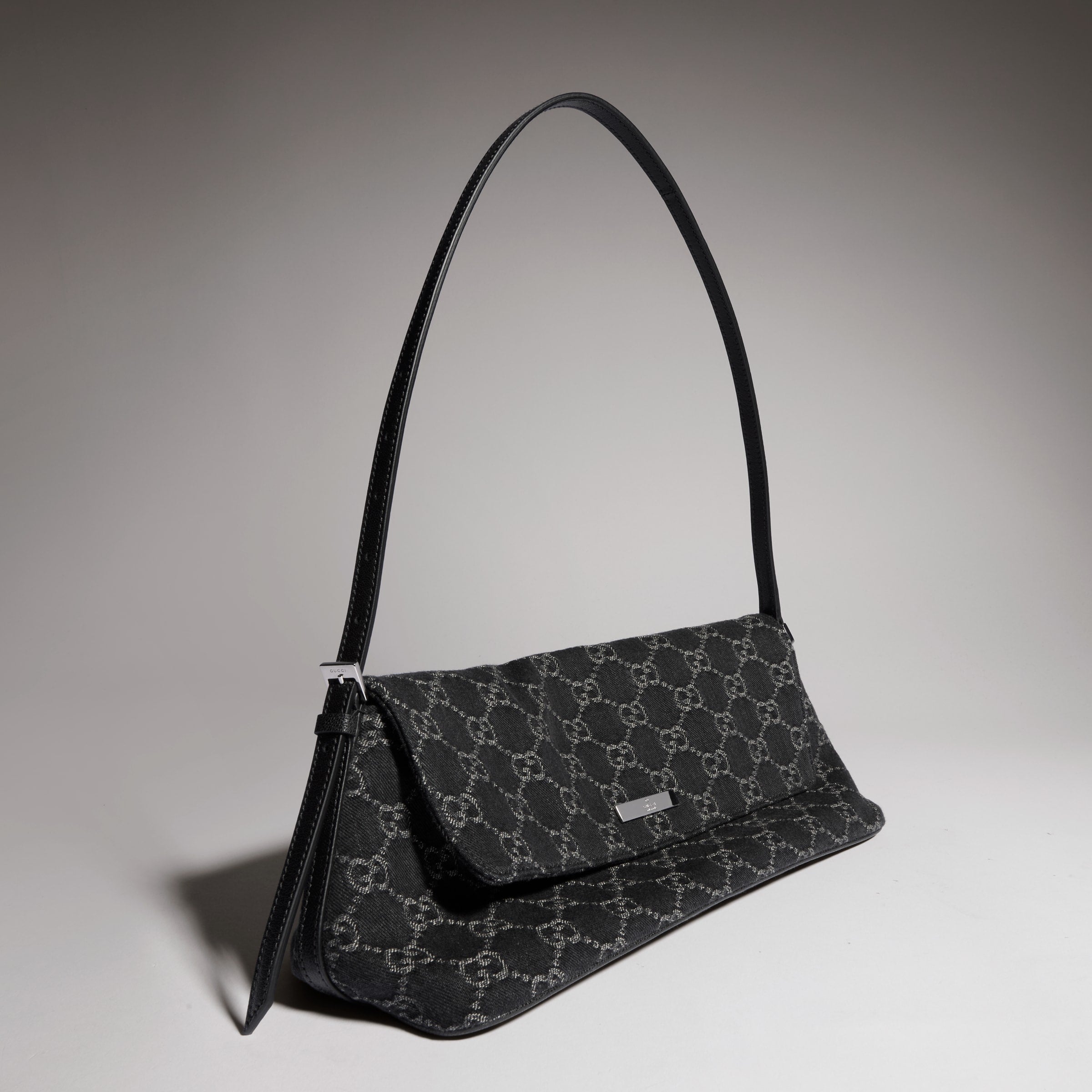 denim negro con GG