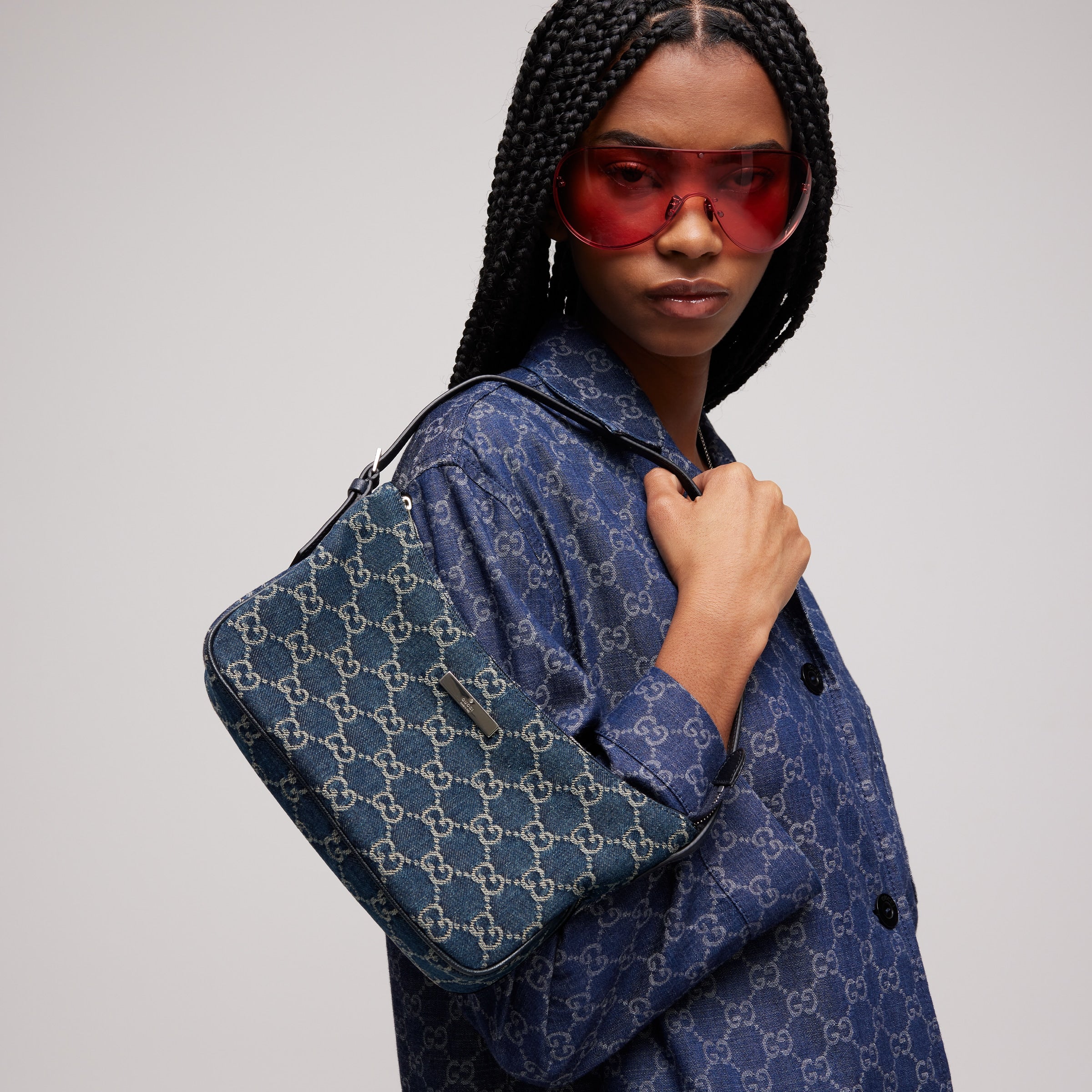 denim azul oscuro con GG