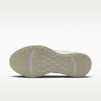 Summit White/Barely Green/White/Metallic Silver