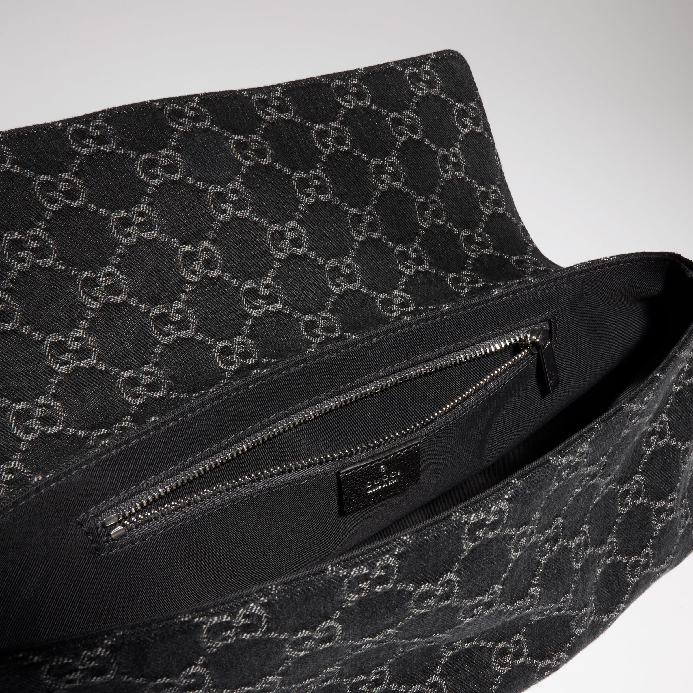 denim negro con GG