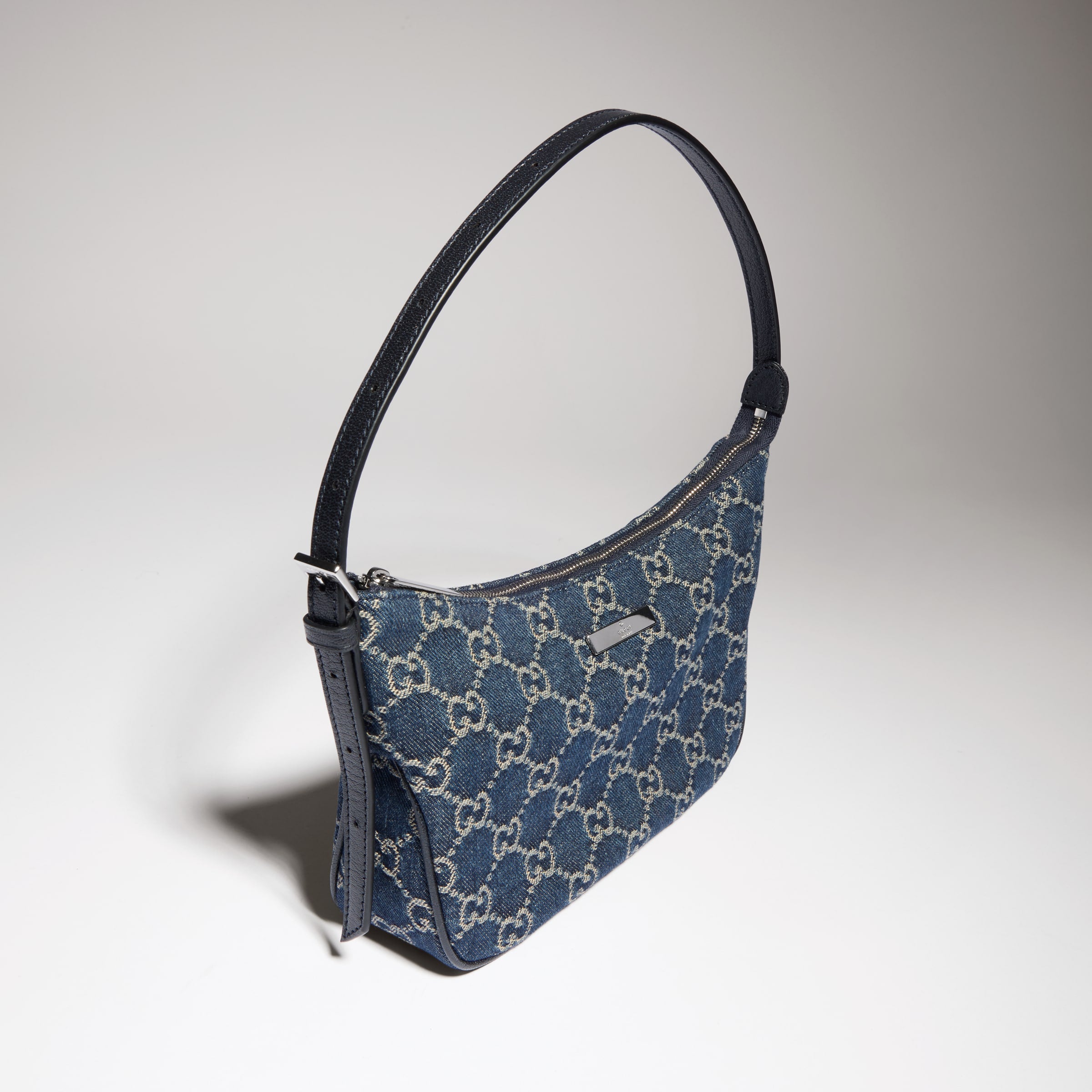 denim azul oscuro con GG