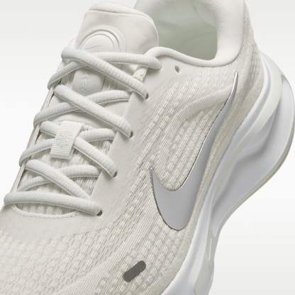 Summit White/Barely Green/White/Metallic Silver