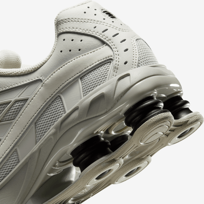 Light Bone/Black/Metallic Black