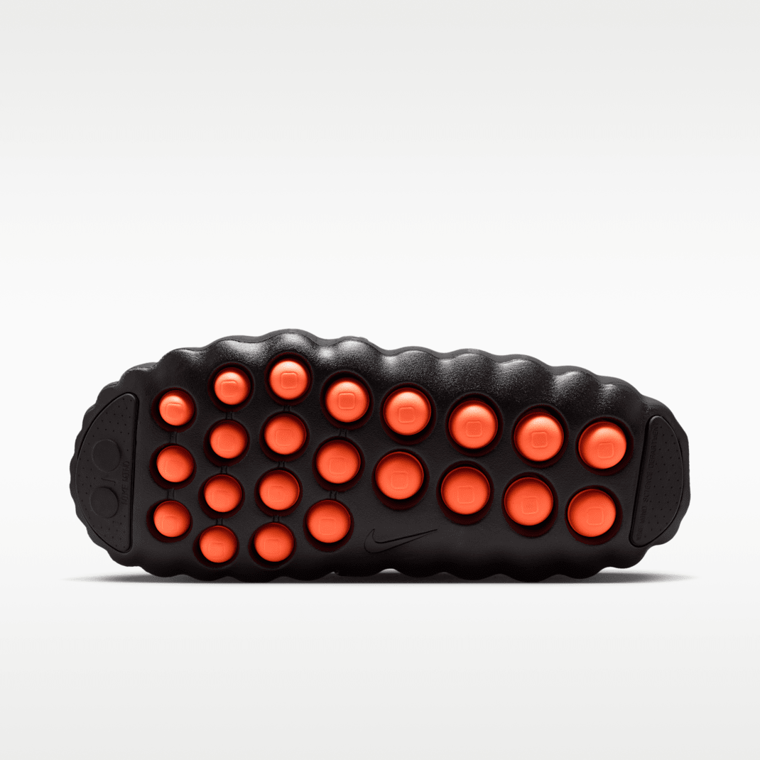 Black/Hyper Crimson/White/Chrome