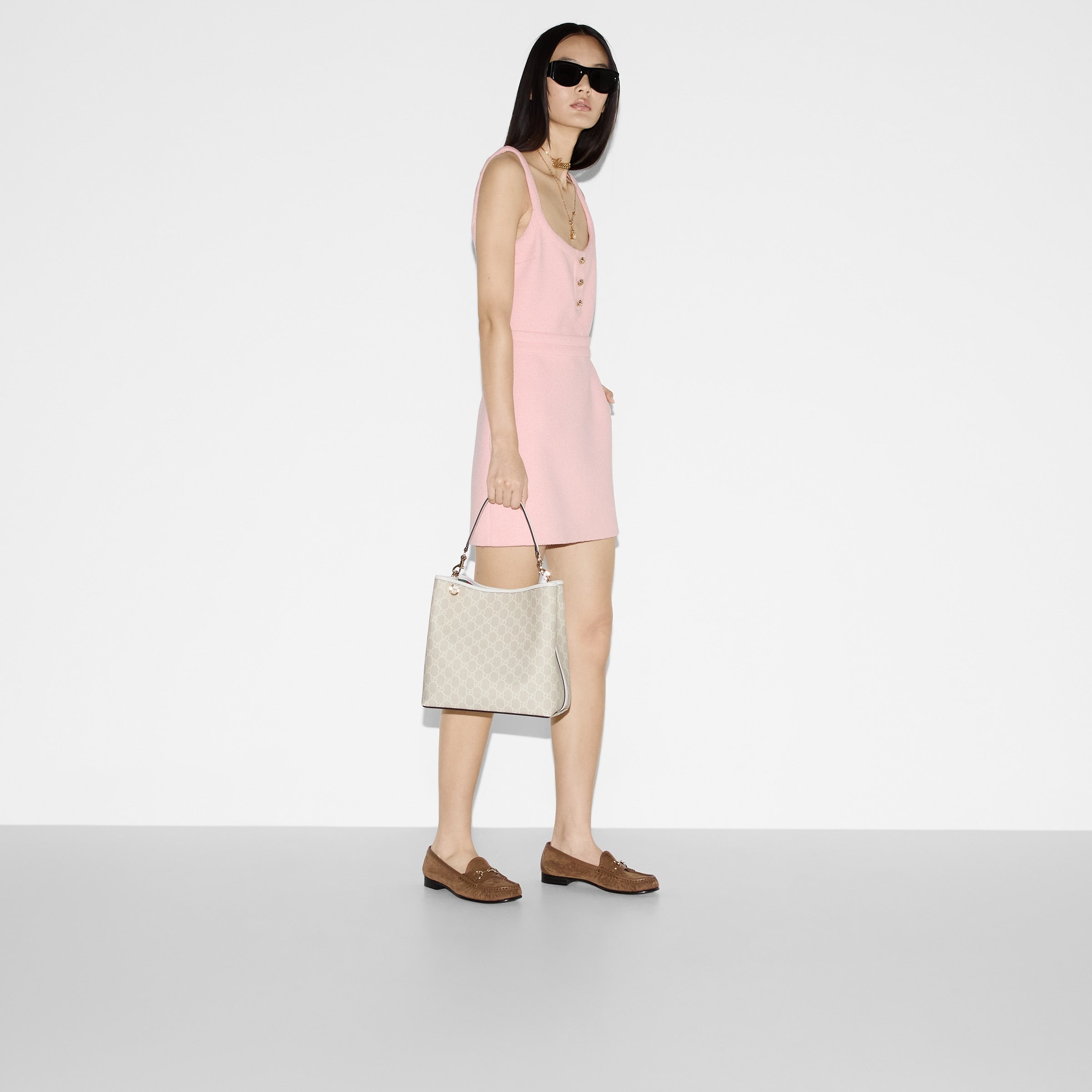 tejido beige y blanca