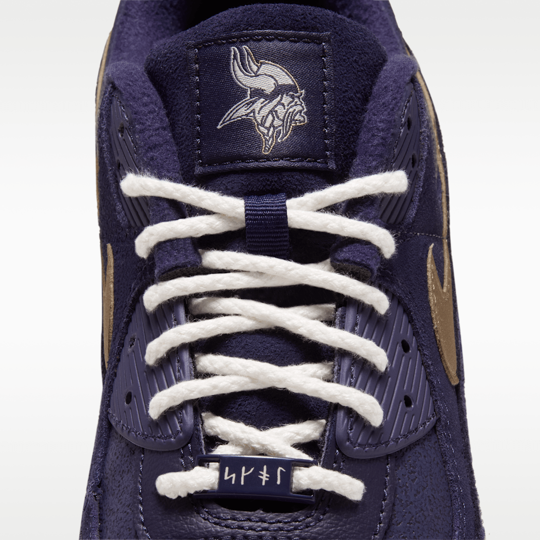 Purple Dynasty/Pale Ivory/Metallic Gold