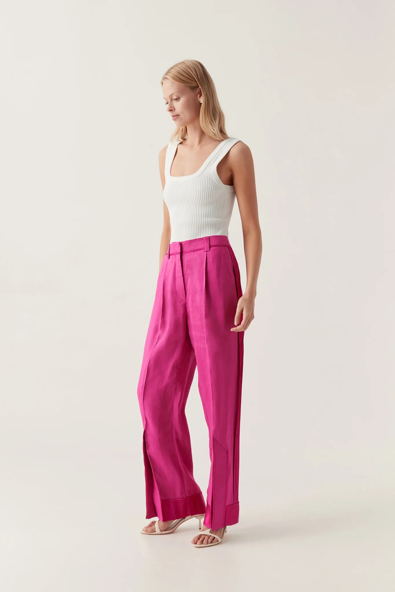 MAGENTA