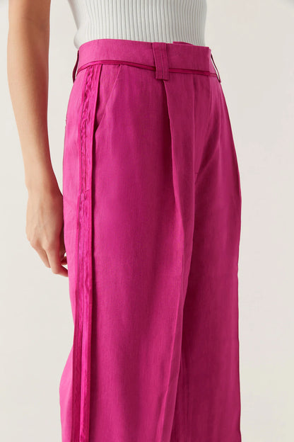 MAGENTA
