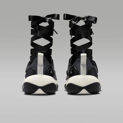 Black/Sail