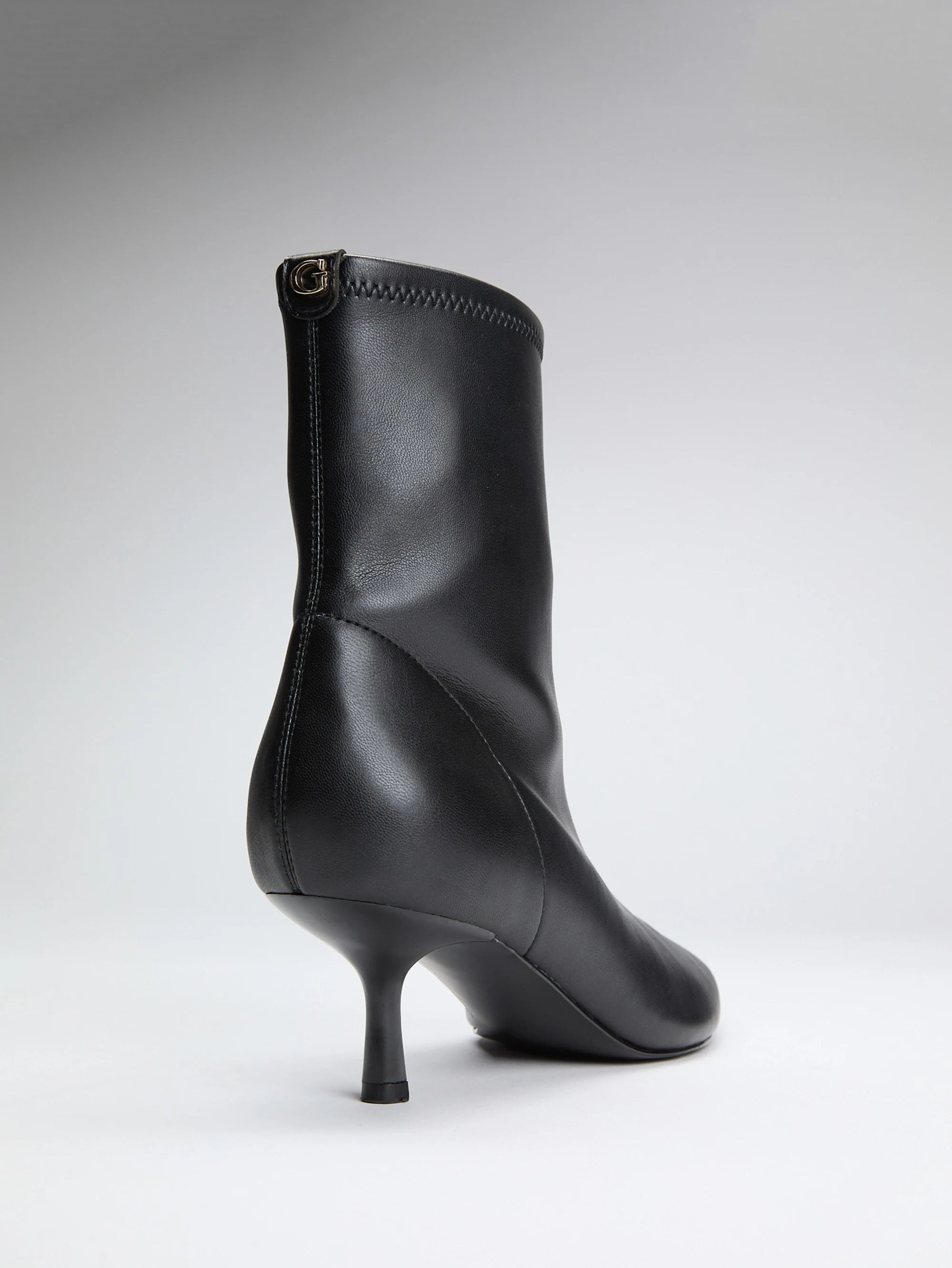 Black 001