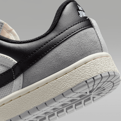 Summit White/Light Smoke Grey/Sail/Black