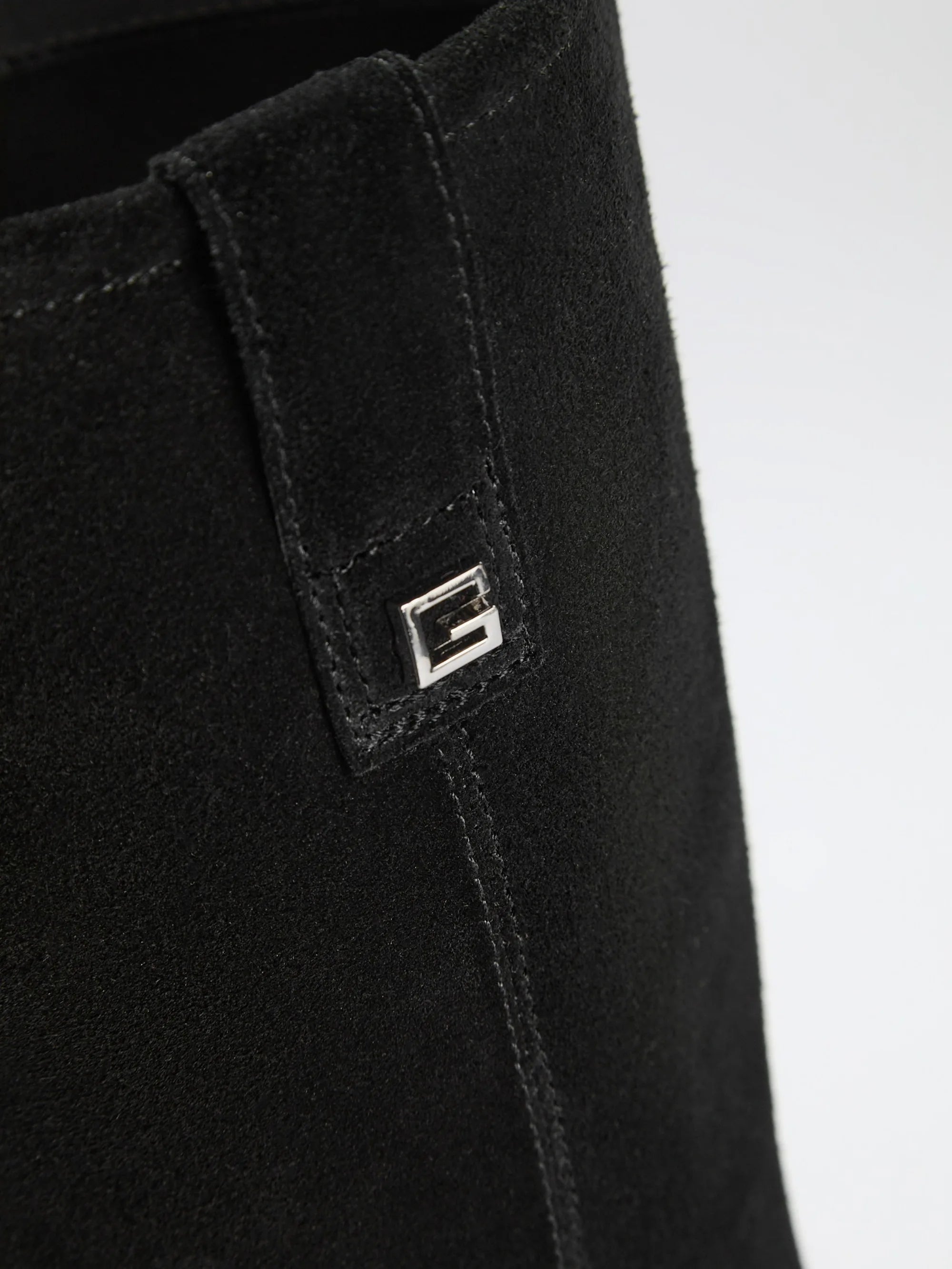 Black 002