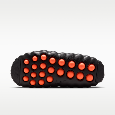 Black/Hyper Crimson/White/Chrome