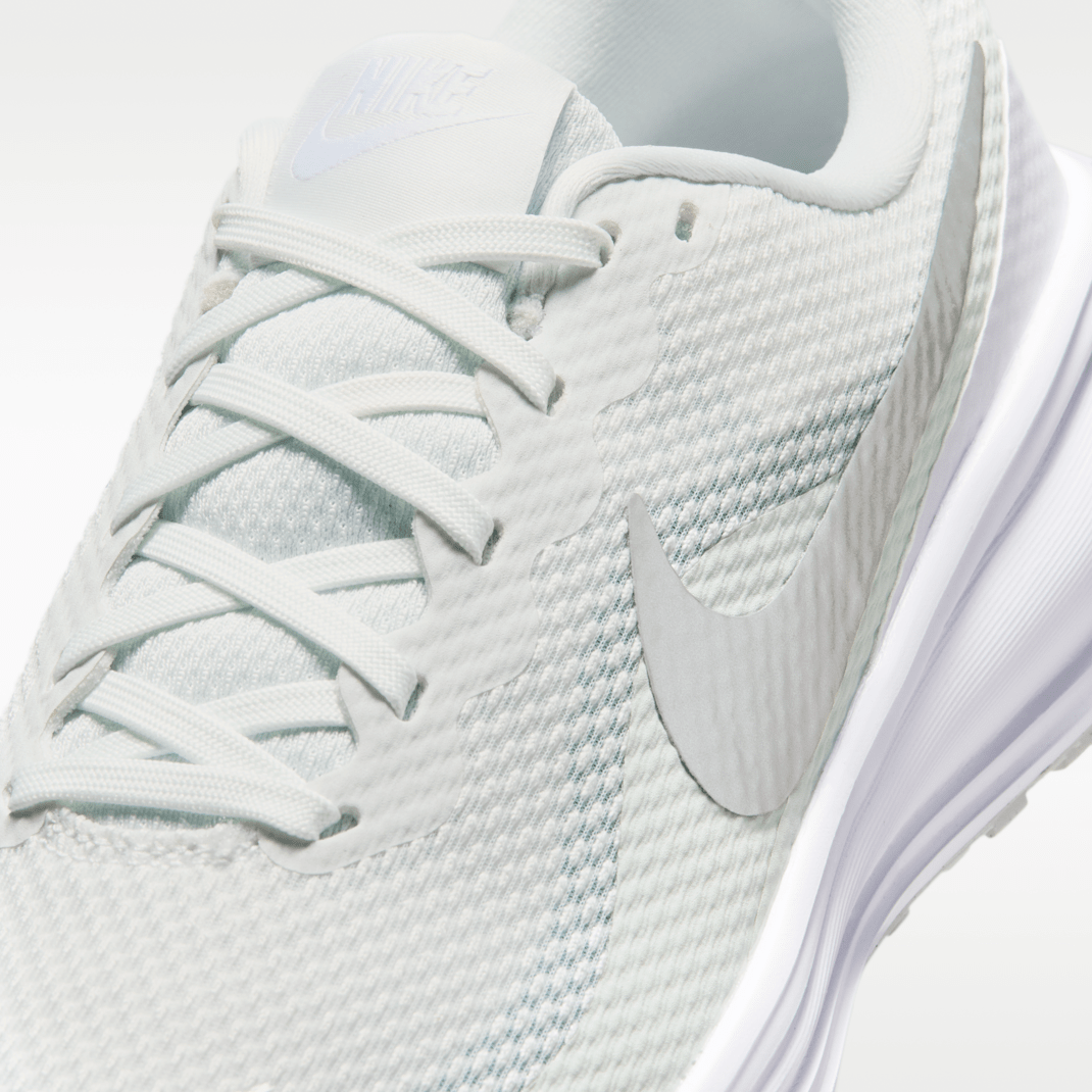 Off White/Barely Green/Malachite/Metallic Silver