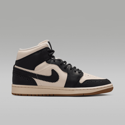 Off Noir/Chalk/Pearl White/Chalk