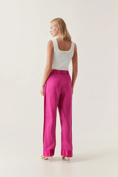 MAGENTA