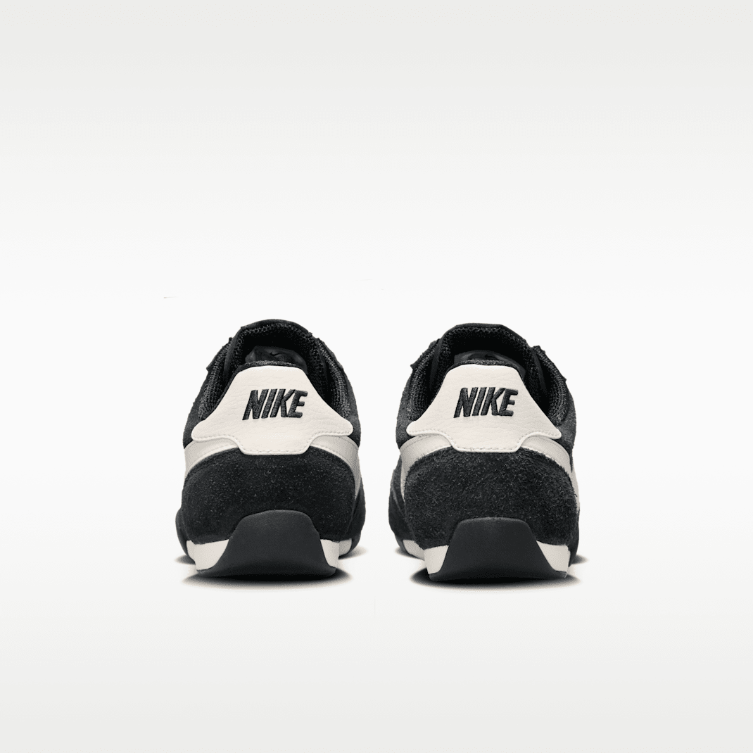 Black/Sail