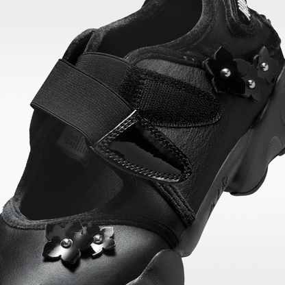 Black/Wolf Grey/Metallic Silver