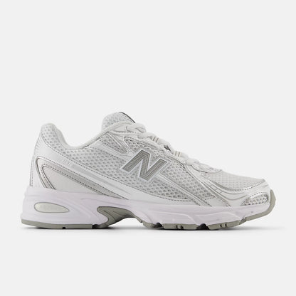 White With Metallic Silver 877 C And Reflection
