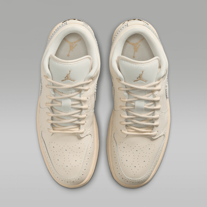Chalk/Metallic Gold/Pearl White/Chalk