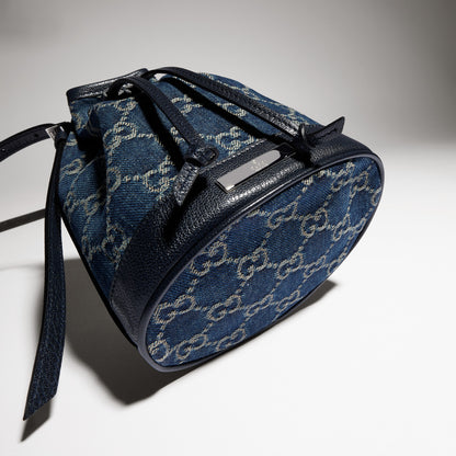 denim azul oscuro con GG