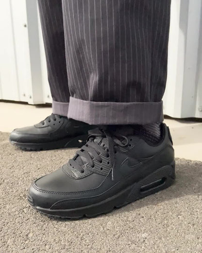 Black/Black/Black