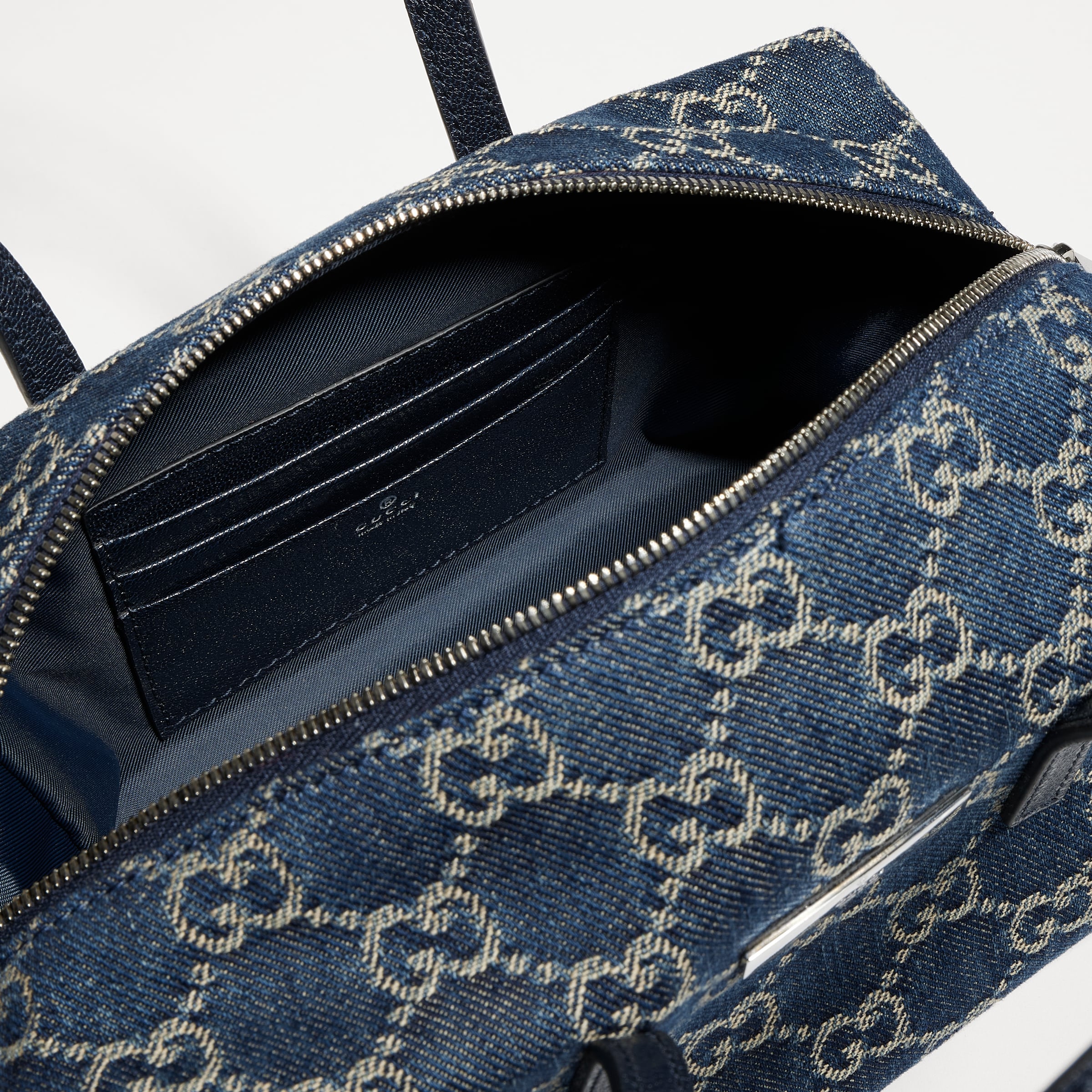 denim azul oscuro con GG