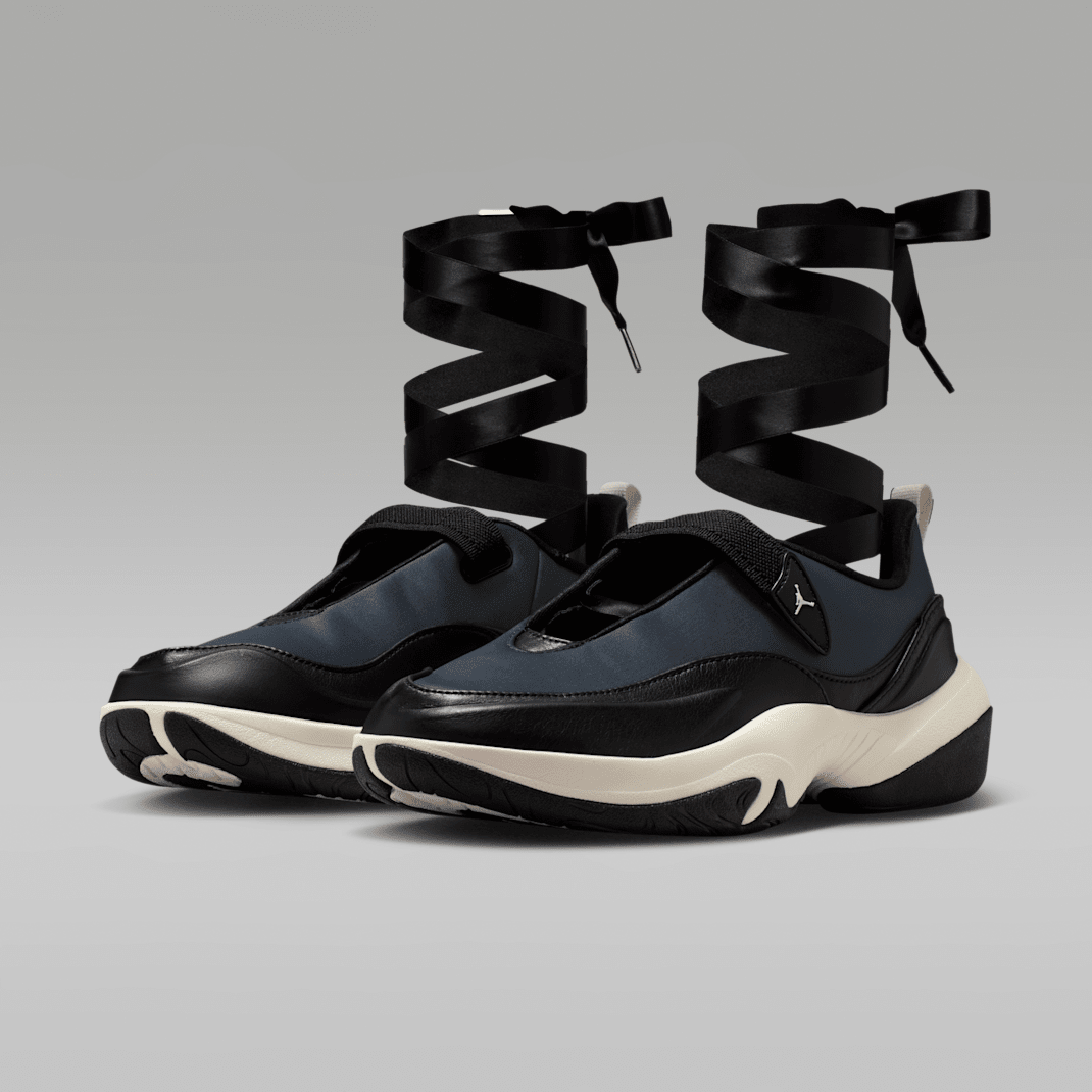 Black/Sail