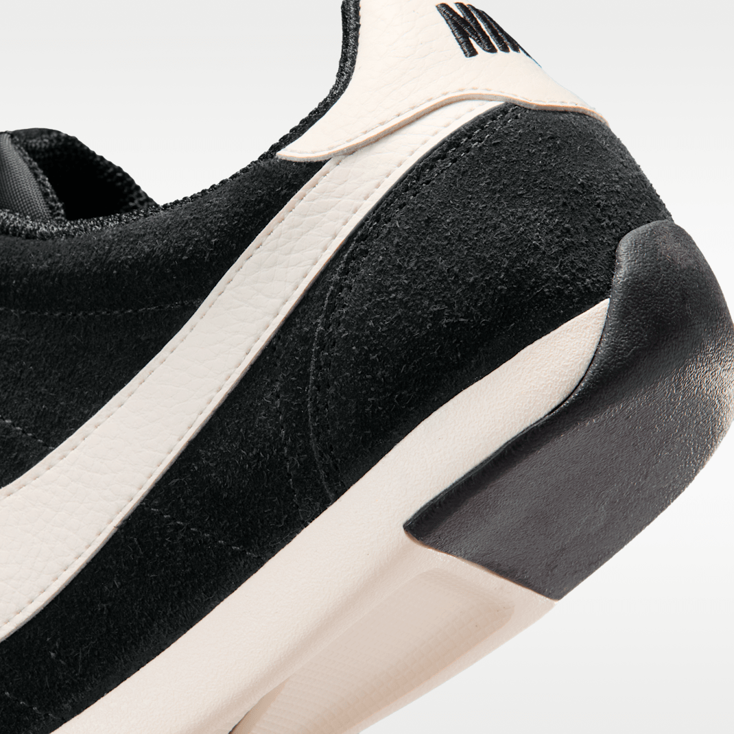 Black/Sail